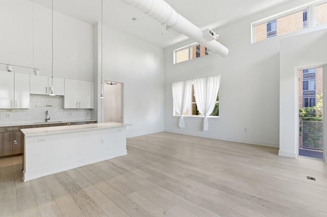 Building Photo - 775 Juniper St NE