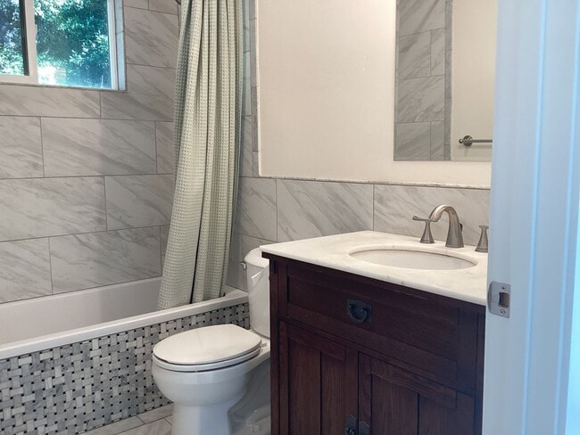 Building Photo - Desirable Soquel Location