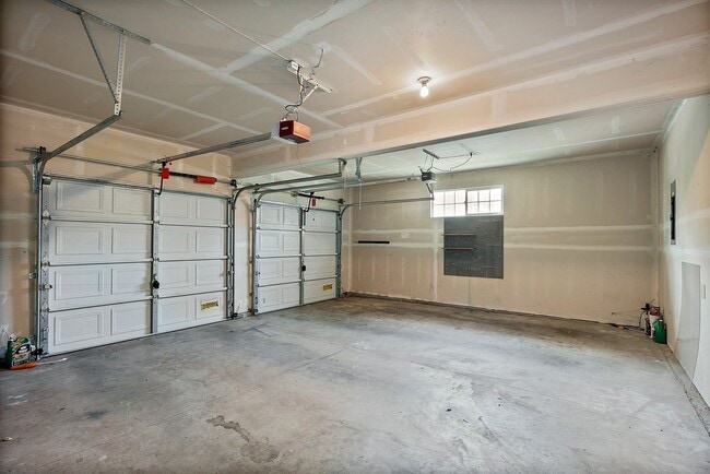 Building Photo - Charming 3-Bed Craftsman in DuPont | Trail...