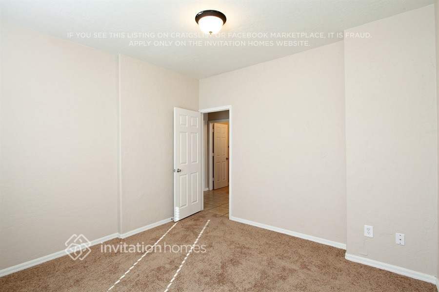 Building Photo - 4461 W Galapagos Ave