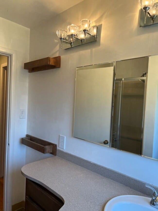 Building Photo - Storybook single family home in Tahoe Park...
