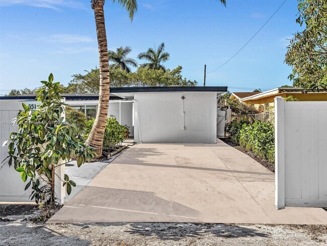 Building Photo - 551 Crescent Dr