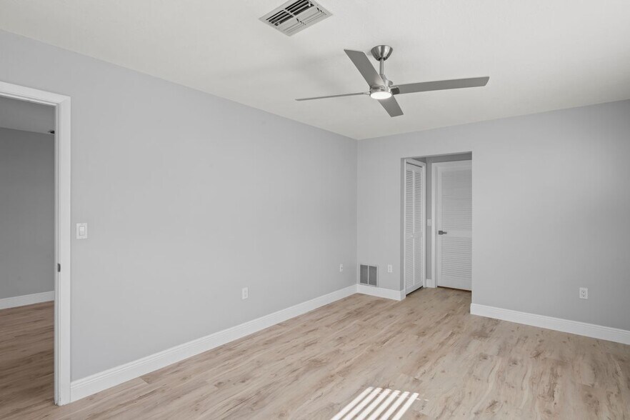 Building Photo - 8312 Roxboro Dr
