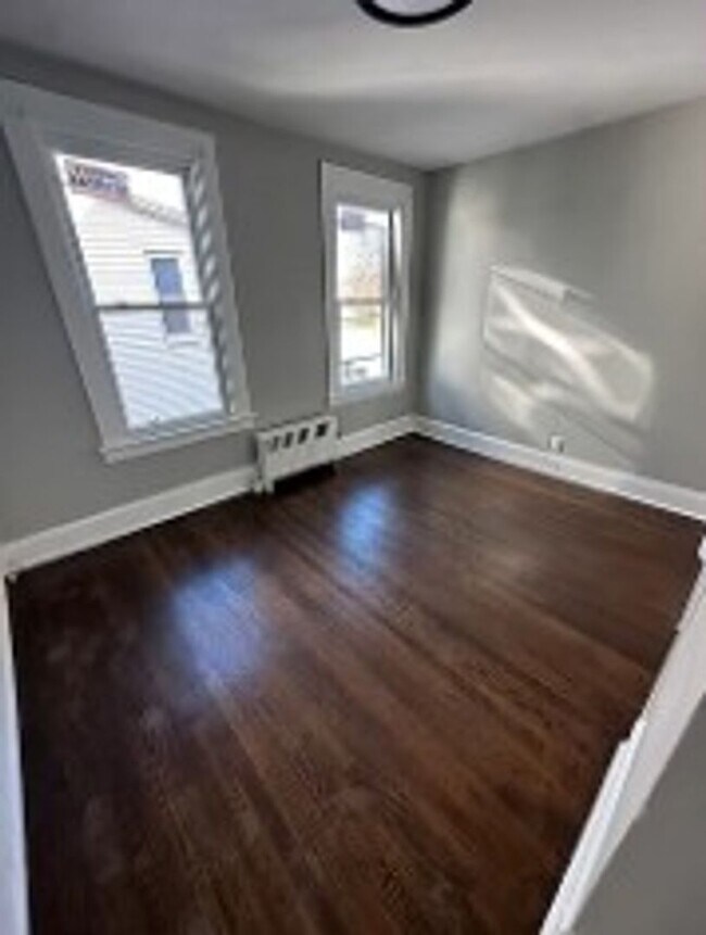 Building Photo - 177 Hart St