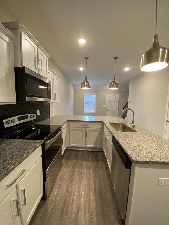 Building Photo - 1031 Glenkirk Dr