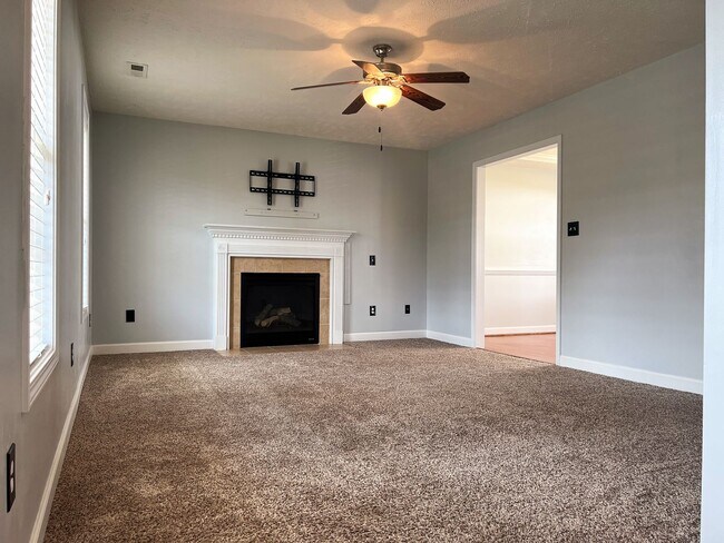 Building Photo - Overhills Creek Charmer