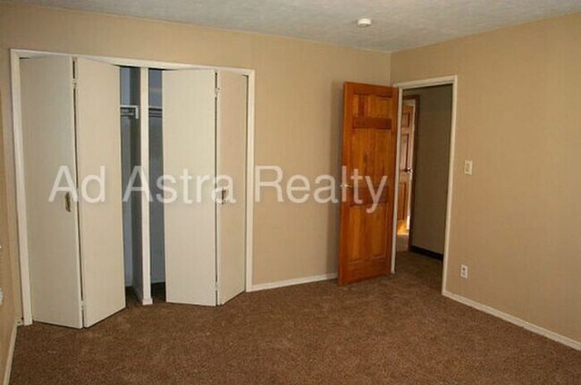 Building Photo - Updated 3 Bed 1 Bath Home in KCMO-Coming S...