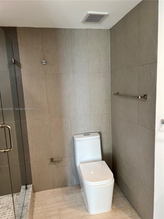 Building Photo - 2475 Brickell Ave