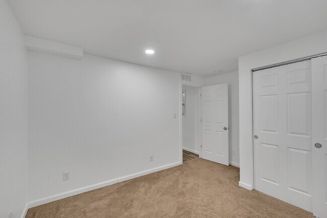 Building Photo - $3,495.00 - 5 Beds, 3.5 Baths, Single Fami...