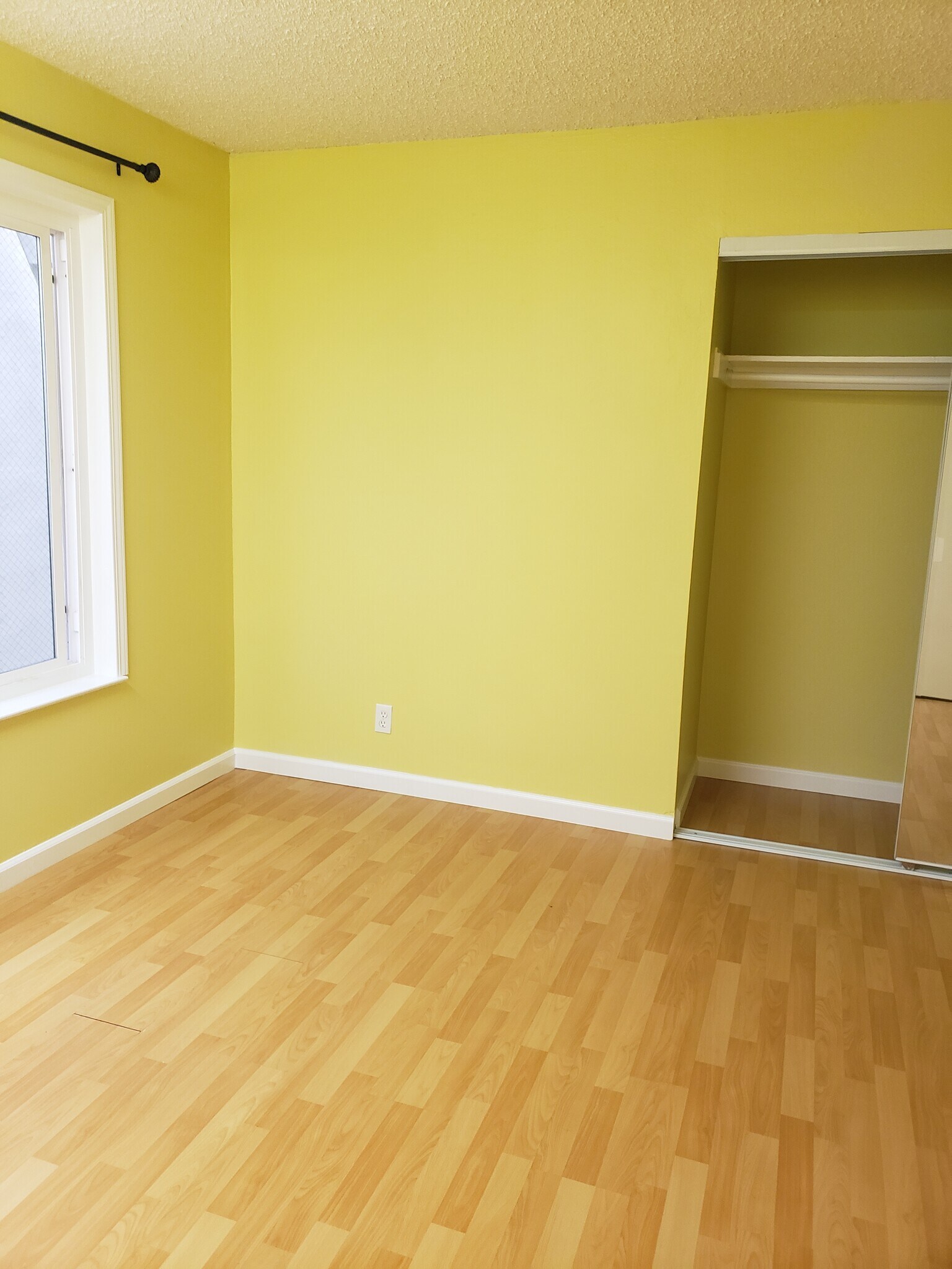 Building Photo - 424 Santa Barbara Ave