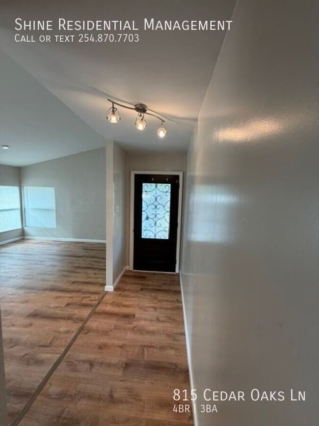 Building Photo - 815 Cedar Oaks Ln
