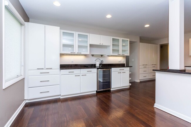 Building Photo - SOPHISTICATED COMFORT in HISTORIC FRANKLIN