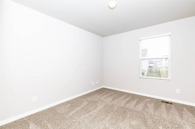 Building Photo - 1065 Waukee Ave