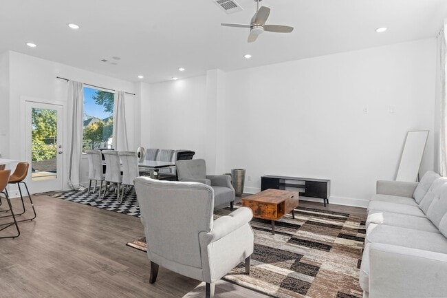 Building Photo - 4013 Ward St