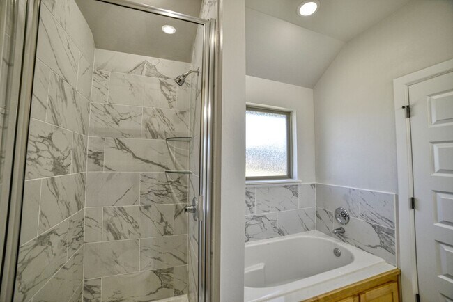 Building Photo - Brand New Home in Washington!