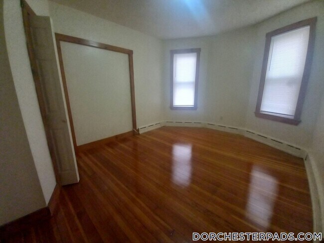 Building Photo - 125 Capen St
