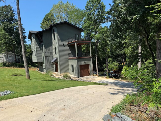 Building Photo - 150 Driftwood Dr
