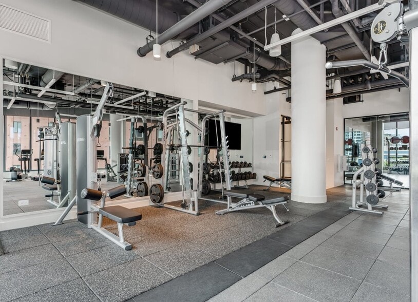 Building Photo - 215 N Clinton St