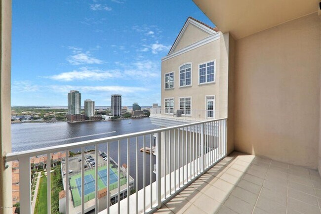 Building Photo - St Johns River Views!