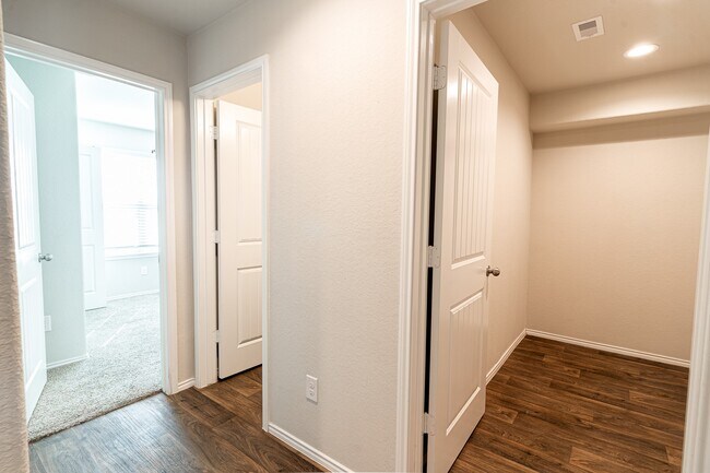 Building Photo - 1834 Brady Shores Dr