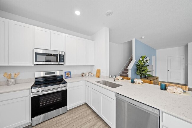Building Photo - 4890 SW 81st Lp