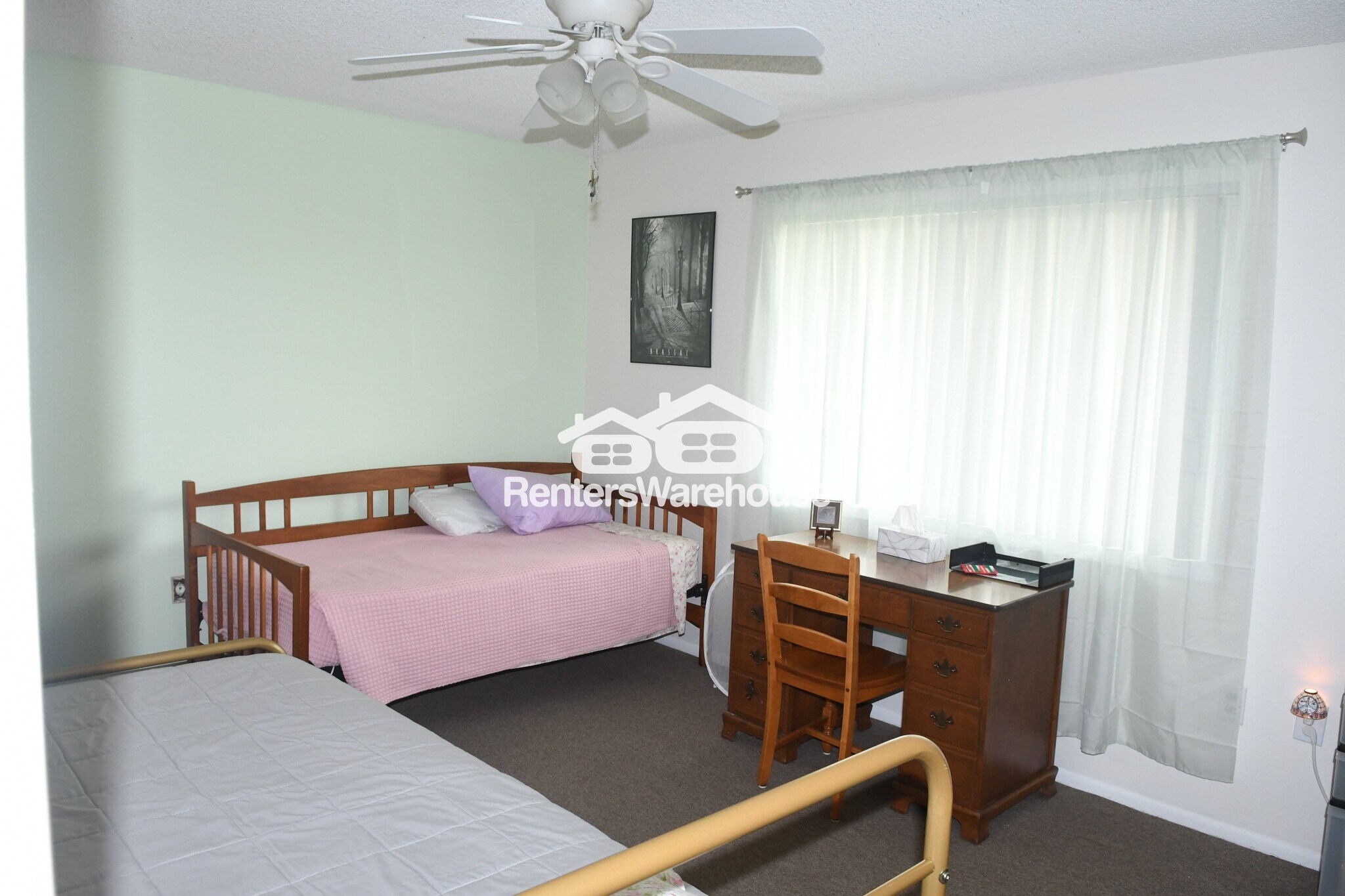 Building Photo - 10005 W Pleasant Valley Rd