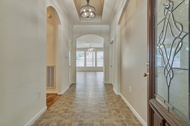 Building Photo - 118 Robindale Cir