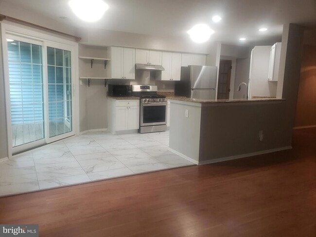 Building Photo - 5032 Beech Ct