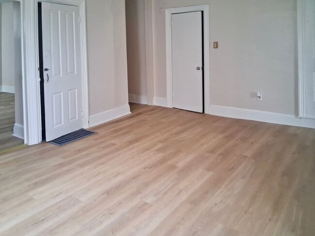 Building Photo - Updated 2 Bedroom Apartment FOR RENT in Bridgeton NJ $1350