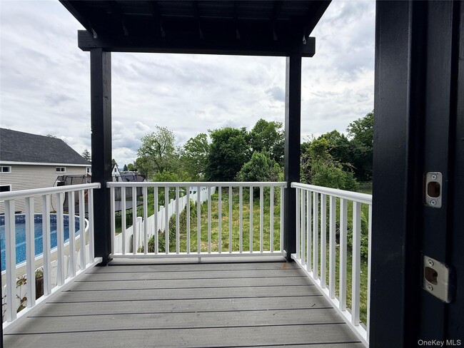 Building Photo - 268 Carpenter Ave