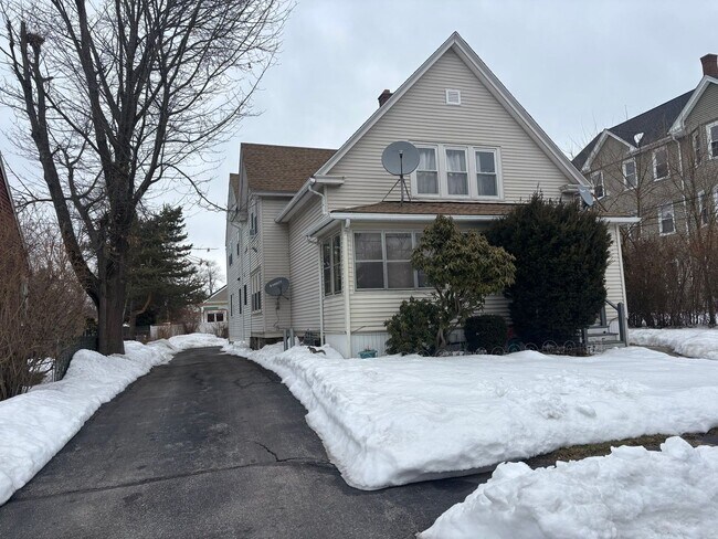 Building Photo - 19 Summerhill Ave