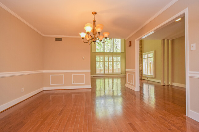 Building Photo - 3 Bedroom Townhouse - Northwest Hills