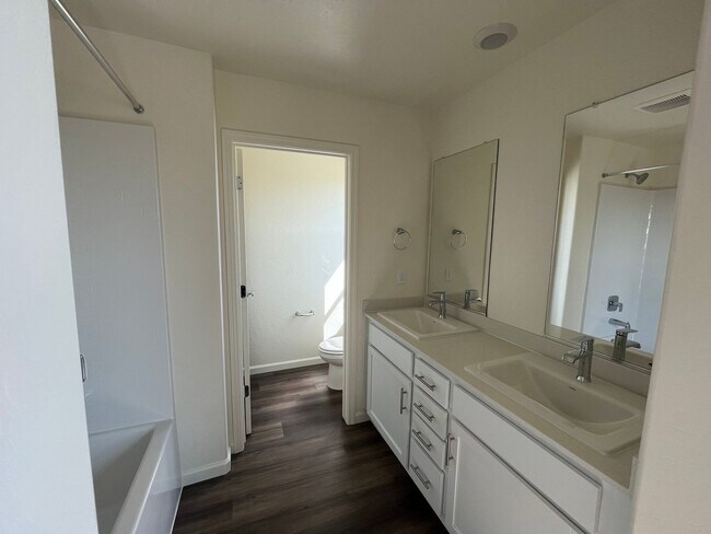 Building Photo - Beautiful brand NEW home for rent in Tulare, Ca