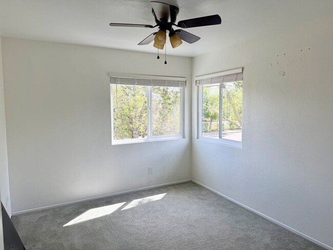 Building Photo - Updated 2 Bedroom Home with Garage & Community Amenities