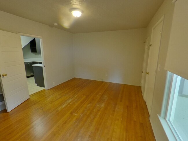 Building Photo - 203-207 NW 21st St.