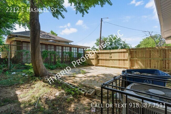Building Photo - 2212 E Haskell St