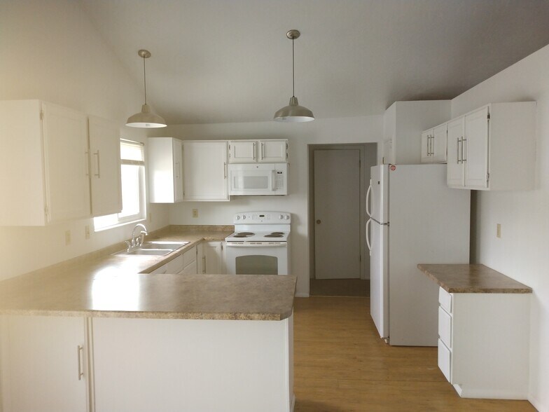 Building Photo - 9255 S Maison Dr