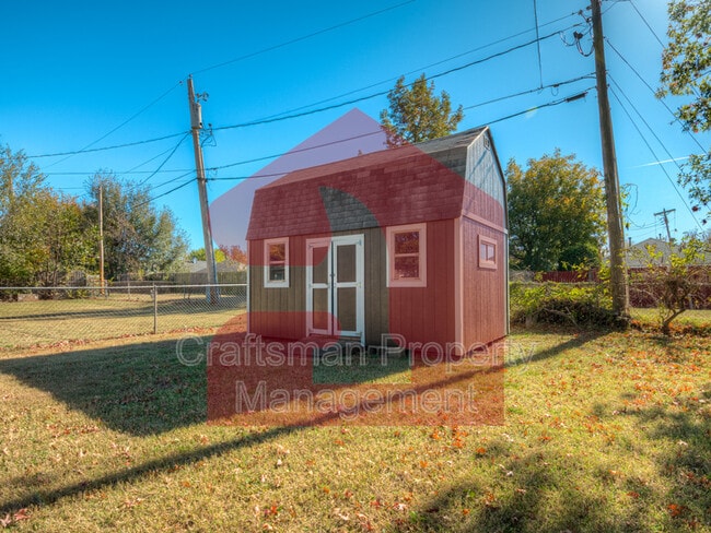 Building Photo - 224 W 5th St