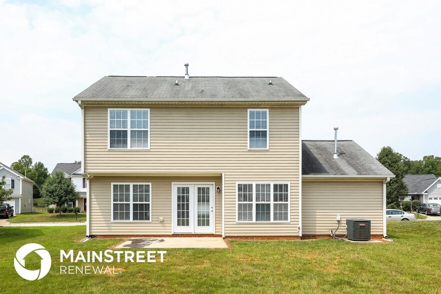 Building Photo - 1506 Hamilton Hills Dr