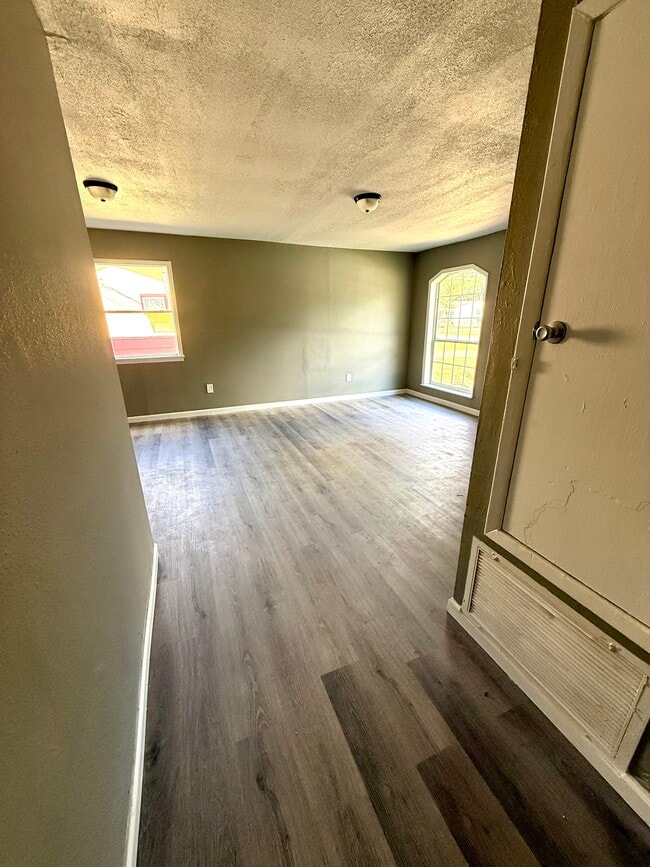 Building Photo - 3831 Morningview Dr