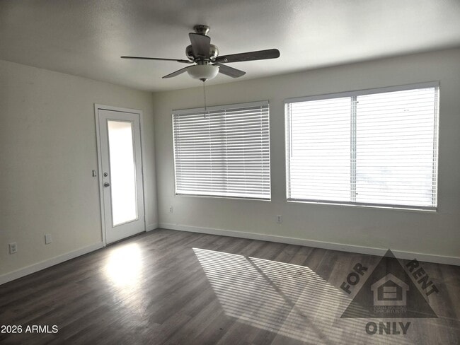 Building Photo - 4025 E Coolbrook Ave