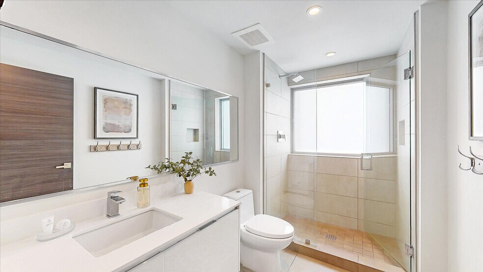 Building Photo - 777 N Ocean Dr