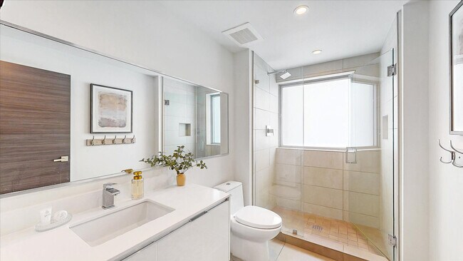 Building Photo - 777 N Ocean Dr