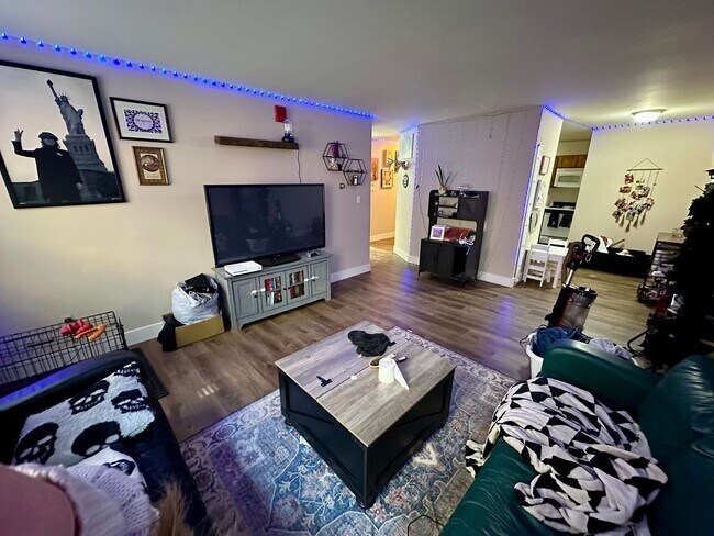 Interior Photo - 3069 Oakland