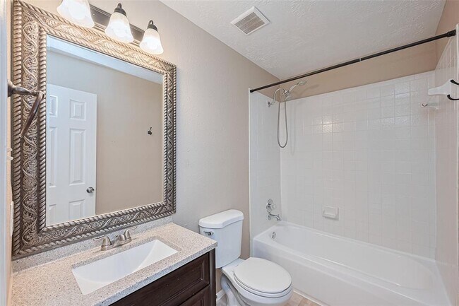 Building Photo - 8714 Ashlawn Dr