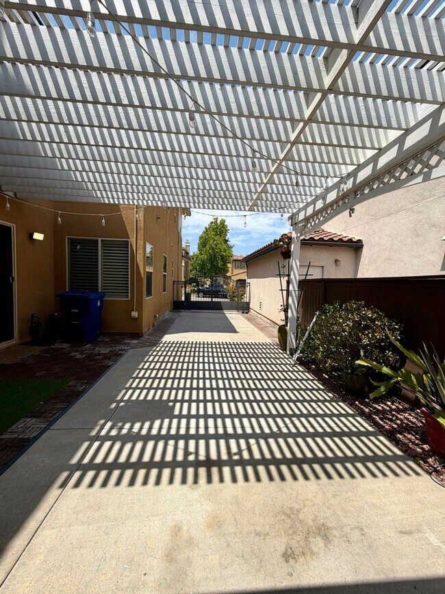 Building Photo - 2370 Arbor View St
