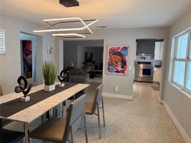 Building Photo - 402 Doolittle St