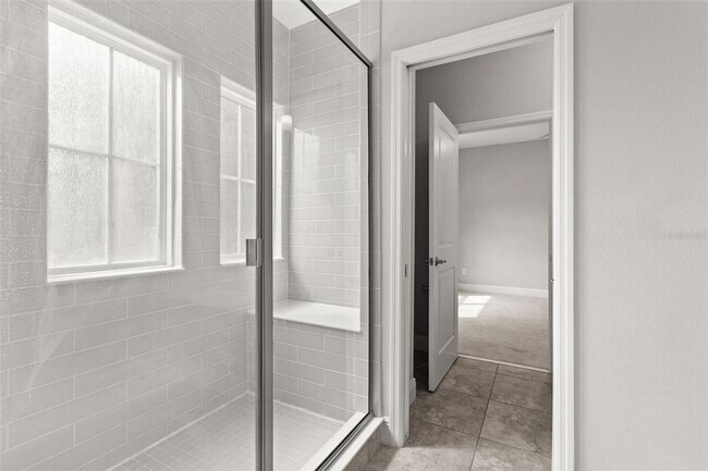Building Photo - 2813 Roseglen Way