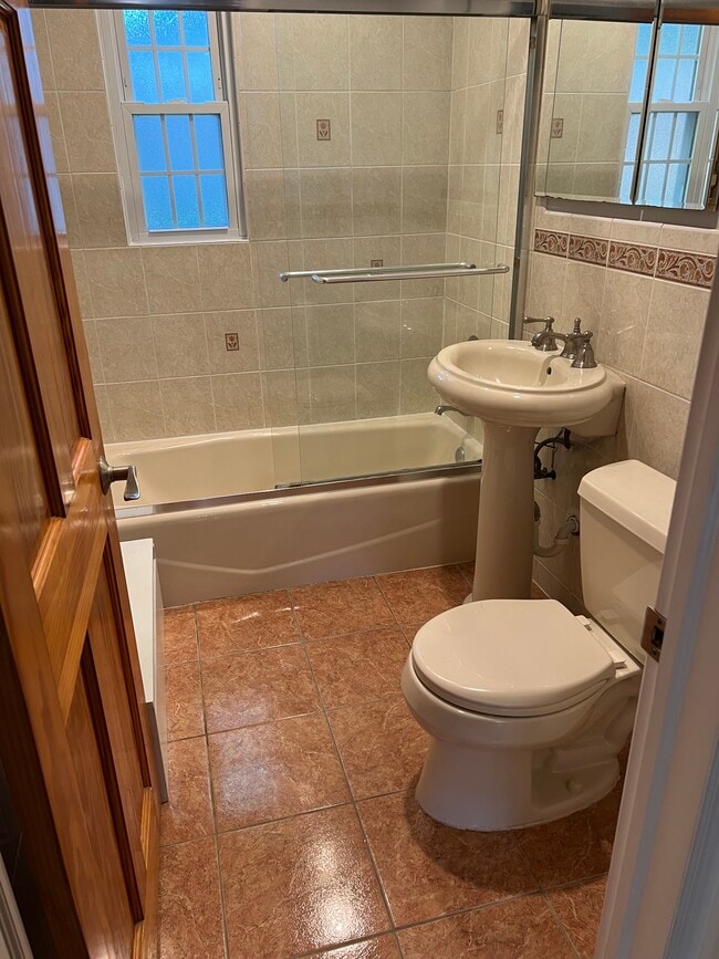 Building Photo - 72 Clark Ct