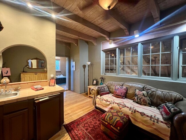 Building Photo - Furnished Golf Course Course Property